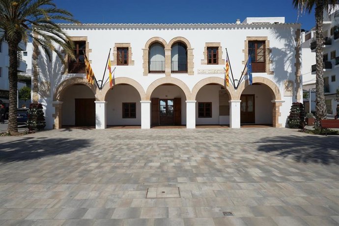 Archivo - Ayuntamiento de Santa Eulària, fachada