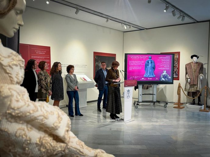Presentación del ciclo de conferencias organizado con motivo del V Centenario del señorío de Isabel de Portugal sobre la ciudad.
