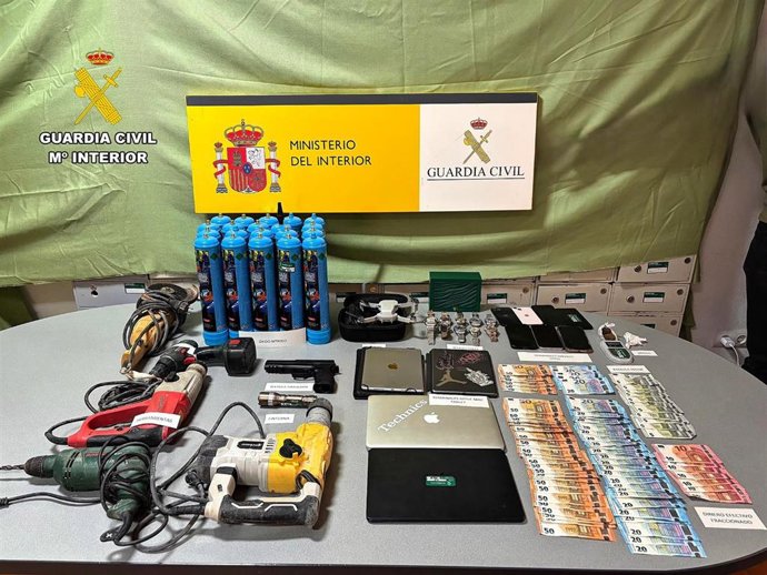 La Guardia Civil desarticula dos puntos de venta de droga y detiene a dos jóvenes en Sant Antoni