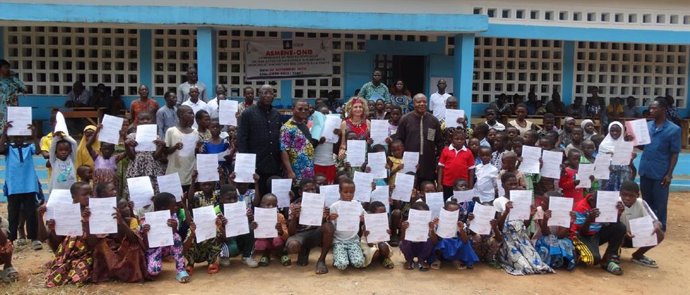 300 Niñas Y Niños De Togo Reciben Sus Partidas De Nacimiento, Gracias A La Solidaridad De Las Enfermeras Guipuzcoanas