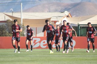 Futbol, Cobresal vs Deportes Limache. Fecha 7, campeonato nacional 2026. Los jugadores de Deportes Limache celebran durante el partido de primera division contra Cobresal realizado en el estadio El Cobre de El Salvador, Chile. 15/03/2026 Oscar