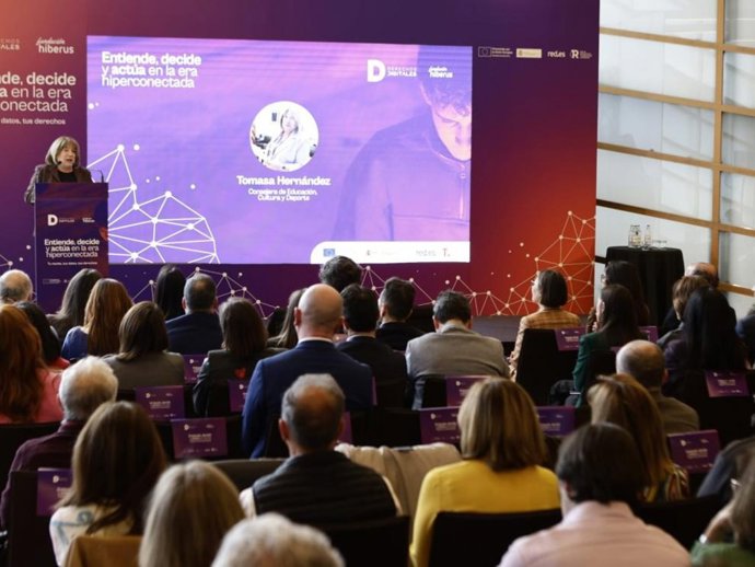 La consejera ha sido la encargada de cerrar la jornada.