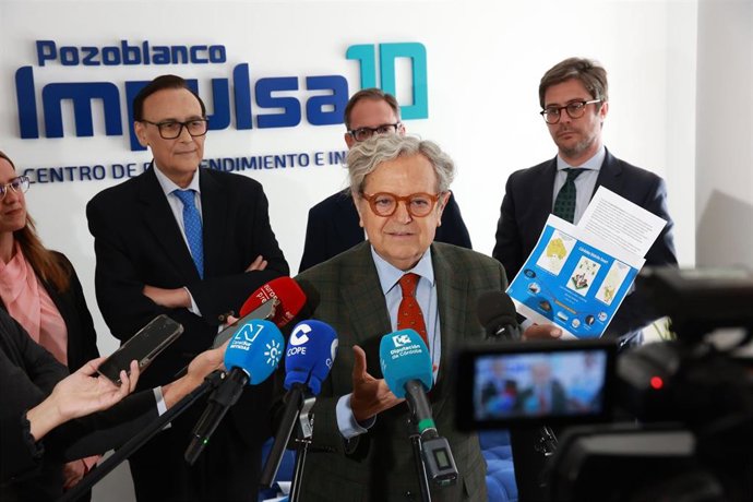 El presidente de la Diputación de Córdoba, Salvador Fuentes, atiende a los medios en el marco de la presentación del proyecto 'Distrito Smart Norte'.