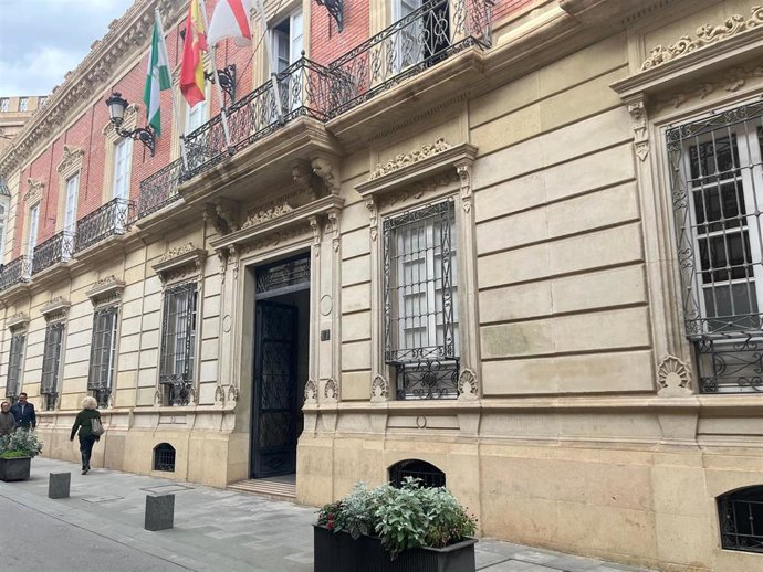 Archivo - Acceso al Palacio Provincial, sede de la Diputación de Almería.