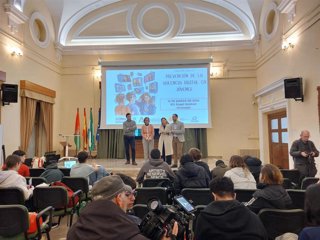 Taller de prevención de la violencia digital en jóvenes