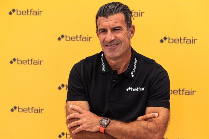 Archivo - El exfutbolista portugués Luis Figo, embajador de Betfair.
