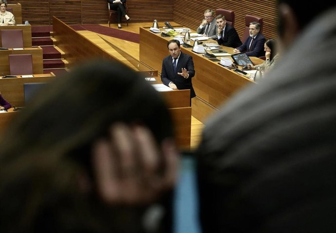 Archivo - El 'president' de la Generalitat, Juanfran Pérez Llorca, en una imagen de archivo en Les Corts