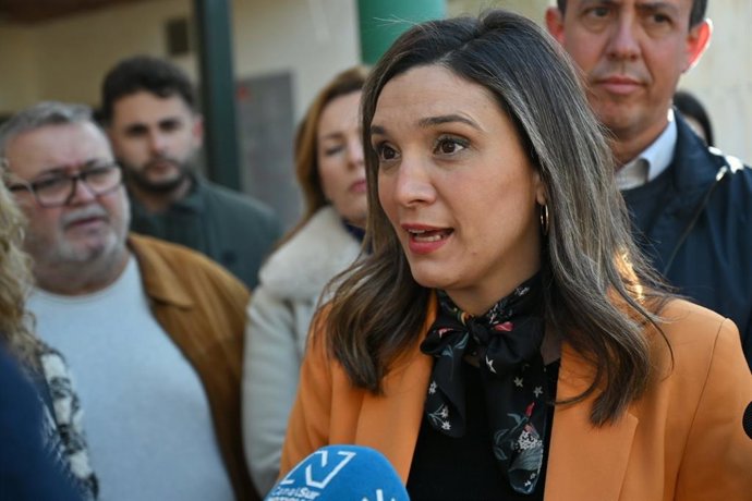 La vicesecretaria general del PSOE-A, María Márquez, atiende a los medios.