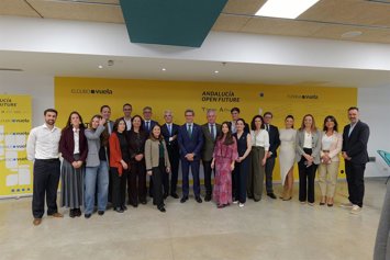 Jorge Paradela visita el hub de El Cubo, en la Isla de la Cartuja.