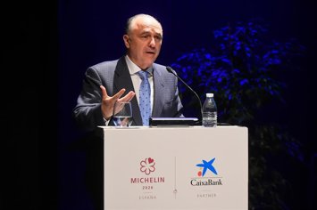 El director territorial de CaixaBank en Andalucía, Juan Ignacio Zafra, interviene en el acto oficial de entrega de placas a restaurantes andaluces recomendados por la Guía Michelin 2026. A 16 de marzo de 2026 en Málaga (Andalucía, España).