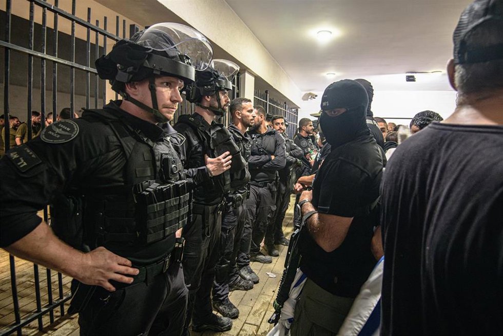 Archivo - Protesta de militares ultraderechistas israelíes en la prisión militar de Sde Teiman