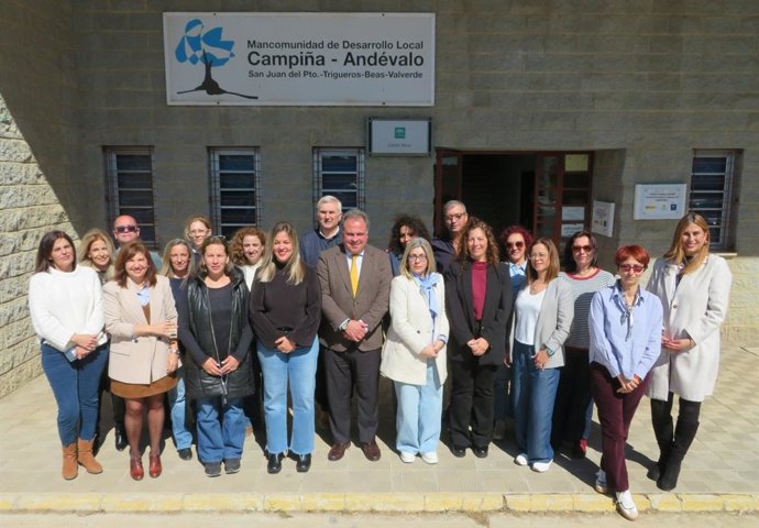 Entrega en Beas (Huelva) de los diplomas acreditativos del certificado profesional Actividades de Gestión Administrativa del programa 'Ges@d-CA'.