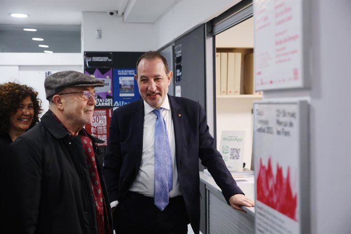 El conseller de Justícia, Ramon Espadaler, durant la seva visita a la Fundació Taller de Músics