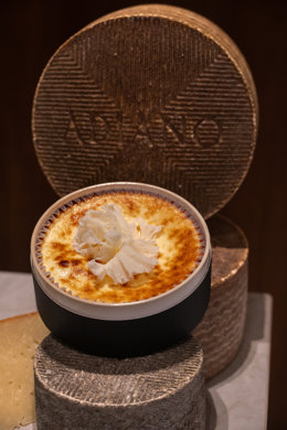 Alta pastelería y queso artesano, la tarta de edición limitada de Álex Cordobés y Adiano