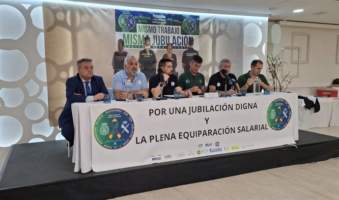 La Plataforma de policías nacionales y guardias civiles anuncian que asistirán de uniforme a una misa en la Almudena para reclamar su jubilación anticipada