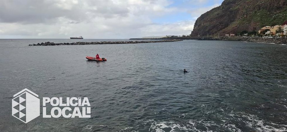 Un menor, sorprendido en una zona de baño en San Andrés realizando pesca submarina