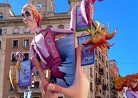 Obispó Amigó Cuenca, primer premio fallero Controla Club por su crítica al mal uso de los móviles y las redes sociales