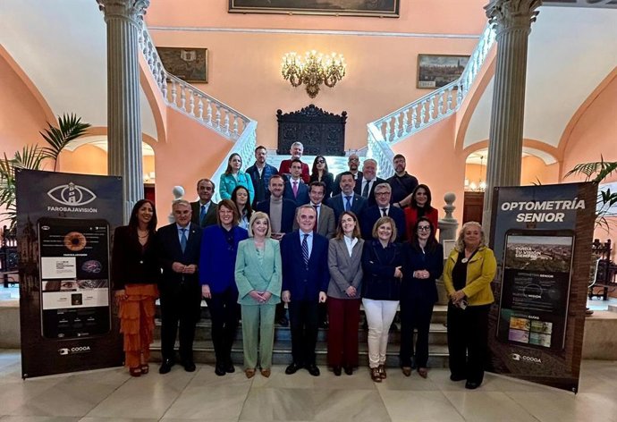 Presentación de las nuevas páginas web impulsadas por el Colegio Oficial de Ópticos-Optometristas de Andalucía (Coooa) en el Ayuntamiento de Sevilla