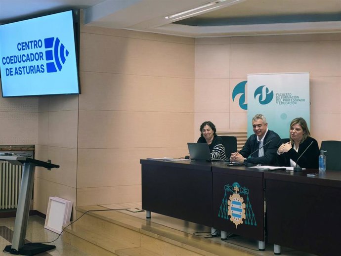 La vicepresidenta del Gobierno asturiano, Gimena Llamedo, en la presentacion sello Coeducastur