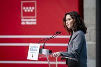 Ayuso ironiza con el "cheque" del Gobierno ante la subida de precios: "No hay más que llegar y decir 'No a la guerra'"