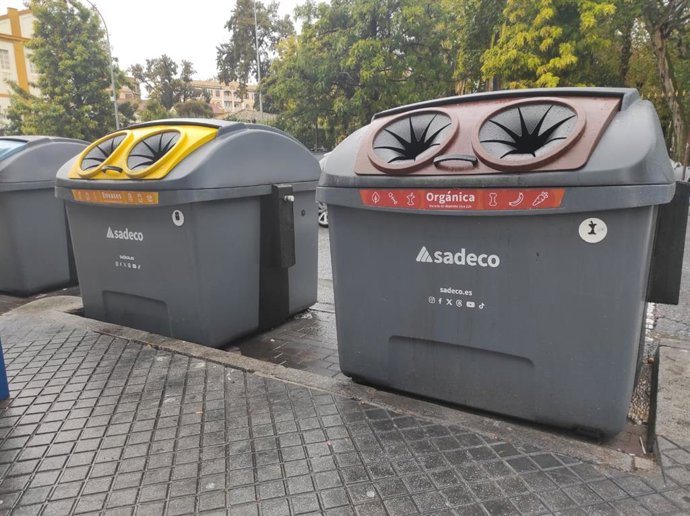 Archivo - Contenedores de Sadeco, en una imagen de archivo.