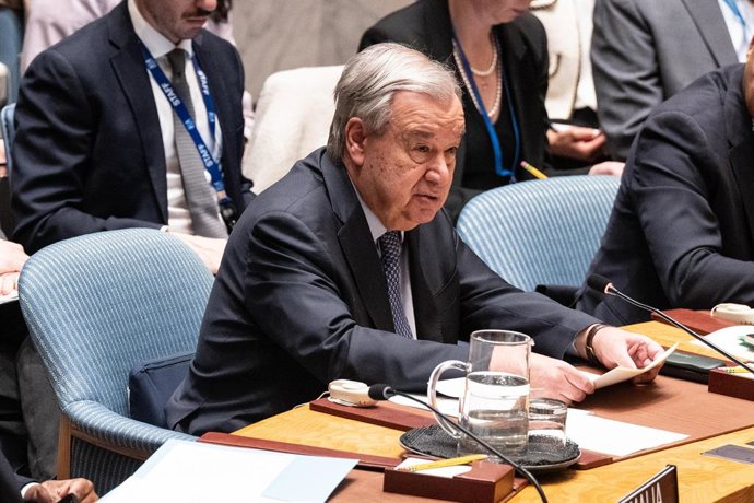 28 de fevereiro de 2026, Bronx, Nova York, EUA: O secretário-geral António Guterres discursa durante uma reunião de emergência do Conselho de Segurança sobre a escalada militar no Oriente Médio, realizada na sede da ONU em Nova York, NY, em 28 de fevereir