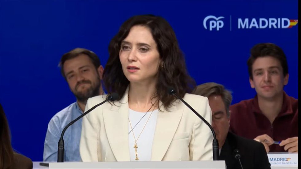 Ayuso ironiza con el "cheque" del Gobierno ante la subida de precios