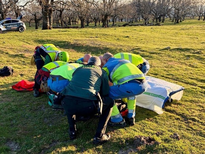 Rescate del parapentista accidentado en Cabezabellosa.