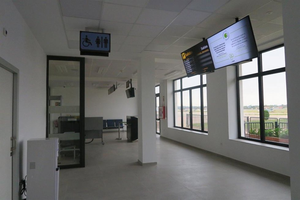 Archivo - Terminal renovada del Aeropuerto de Córdoba.