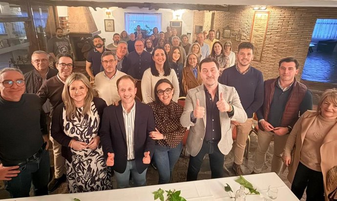 Foto familiar del encuentro de la comarca de Bailén en La Carolina.