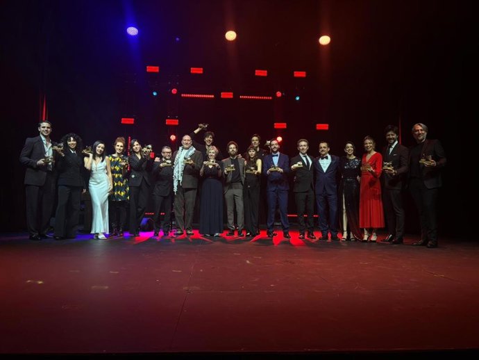 Los premiados de la Unión de Actores y Actrices posan con sus galardones.
