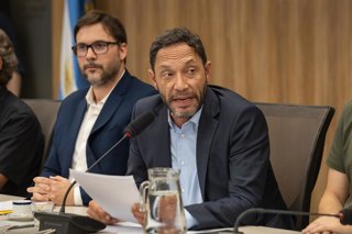 El diputado y expresidente de la comisión investigadora del caso $LIBRA, Maximiliano Ferraro, en rueda de prensa