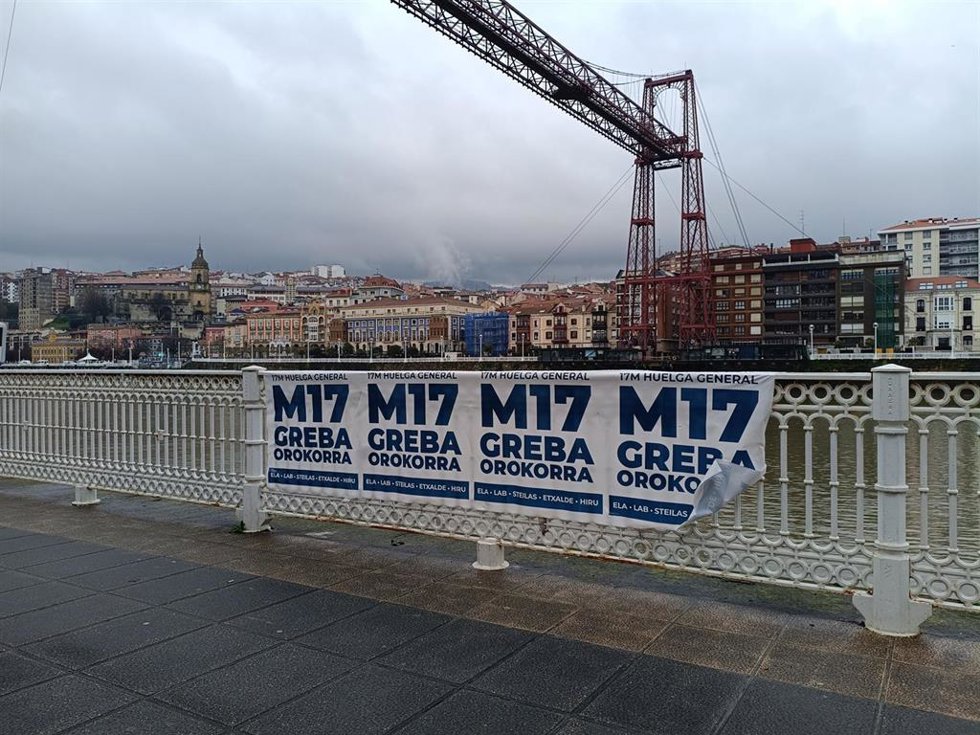 Carteles de la huelga de este martes