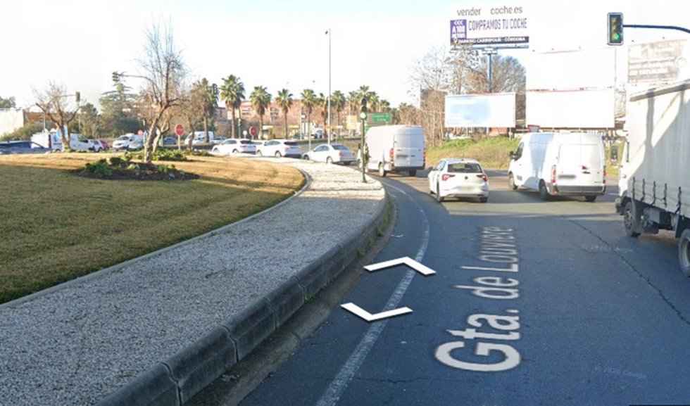 Glorieta de Louvire en Córdoba donde ha muerto un motorista en un accidente con un camión