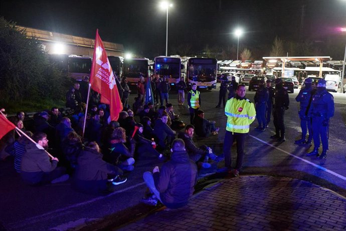 Piquetes informativos con motivo de la huelga general del 17 de marzo