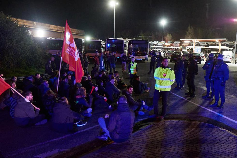 Piquetes informativos con motivo de la huelga general del 17 de marzo