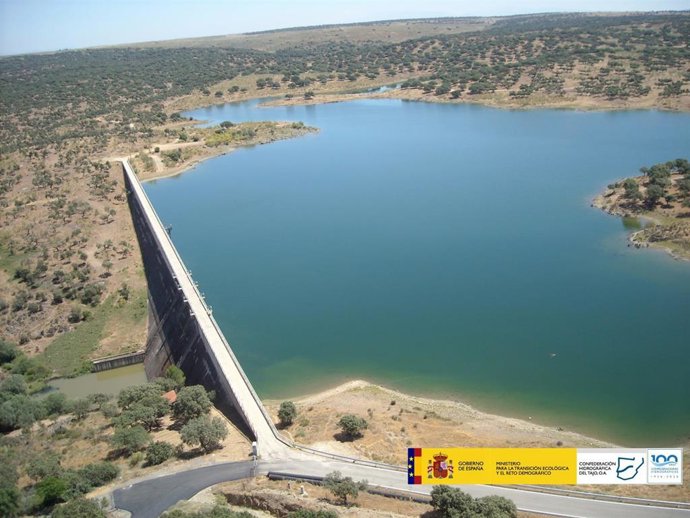 Presa y embalse de Portaje (Cáceres)