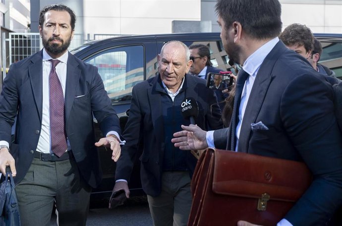 El exdirector adjunto operativo (DAO) de la Policía Nacional, José Ángel González (c), a su llegada al Juzgado de Violencia sobre la Mujer Número 8, a 17 de marzo de 2026, en Madrid (España). 