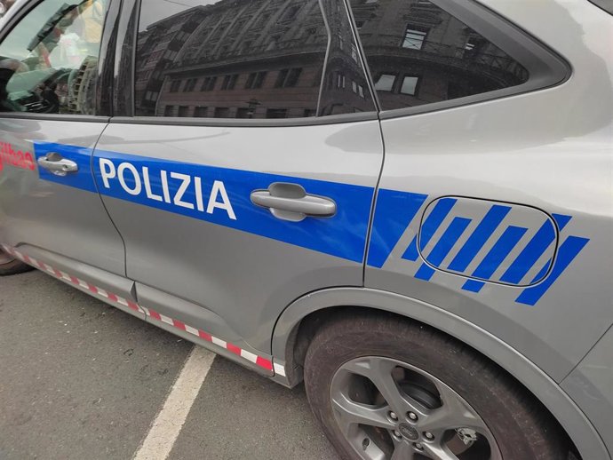 Archivo - Coche patrulla de la Policía Municipal de Bilbao