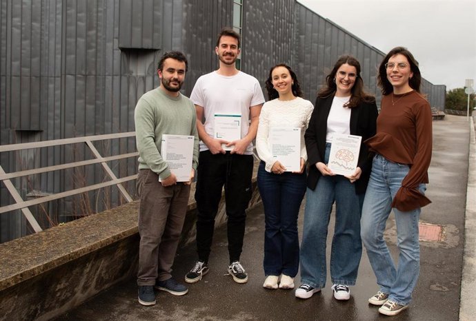 Los doctores María Fernanda Bernal, Ana Rodríguez, Eloy González, Gonzalo Santos y María de los Ángeles Mantecón, premiados por sus tesis por el Consejo Social de la UC