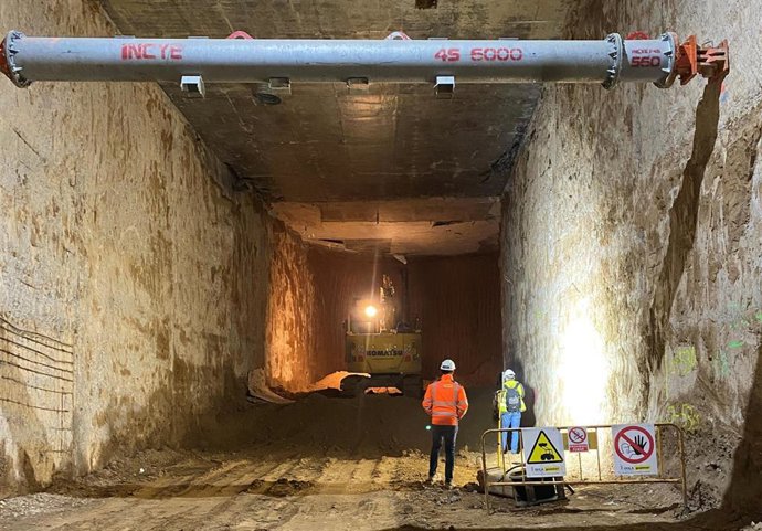 Trabajos en los túneles de la Línea 3 Norte del Metro, en Pino Montano, tras la finalización de las pantallas.