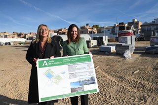 La alcaldesa de Granada, Marifrán Carazo, y la consejera de Fomento, Rocío Díaz.