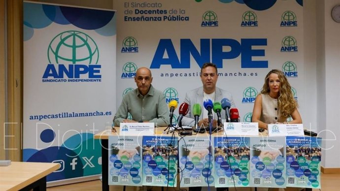 Responsables de ANPE en rueda de prensa.