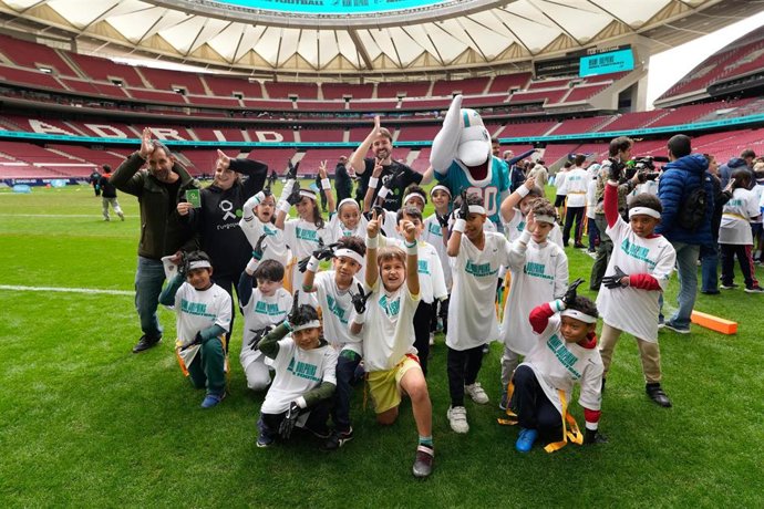 Archivo - Dolphins NFL Flag Clinic en Madrid