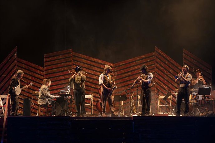 Archivo - Arxiu - Coque Malla protagonitza 'La ópera de los tres centavos' de Bertolt Brecht i Kurt Weill en el TEM