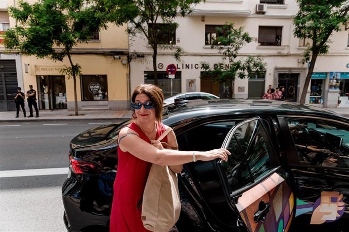 Archivo - La exconcejal socialista Leire Díez a su llegada a la sede del PSOE en Ferraz, a 3 de junio de 2025, en Madrid (España).