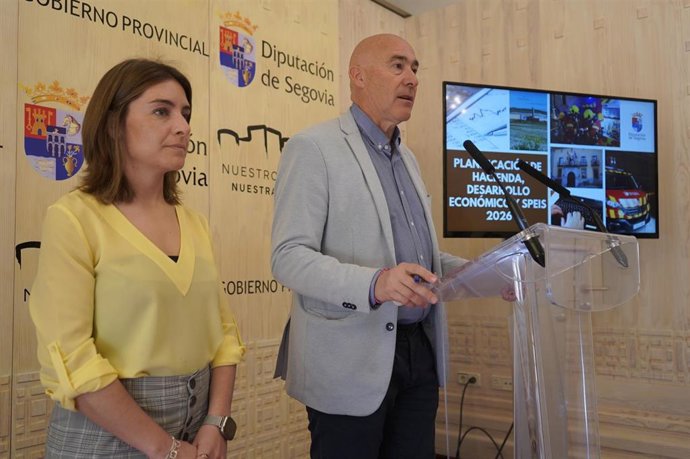 Elisabet Lázaro y Óscar Moral, durante la rueda de prensa.