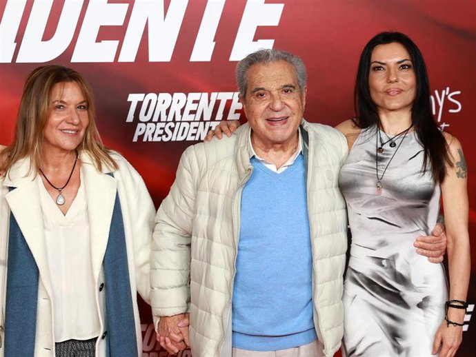 Santiago Segura presenta 'Torrente, presidente' con una alfombra roja de lo más variada tras arrasar en cines