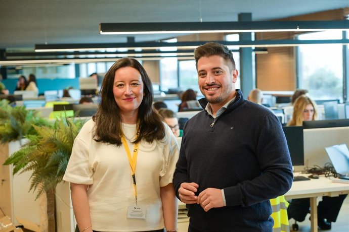 Archivo - La directora de Operaciones Smart Supply, Cristina Blanco, y el director de Operaciones de Servicios, Rafael Jiménez Puertas.