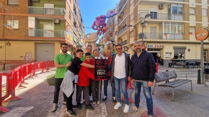 Cervantes d'Alaquàs, premi a les falles més sostenibles de l'Horta Sud amb una obra que inclou escenes de la dana